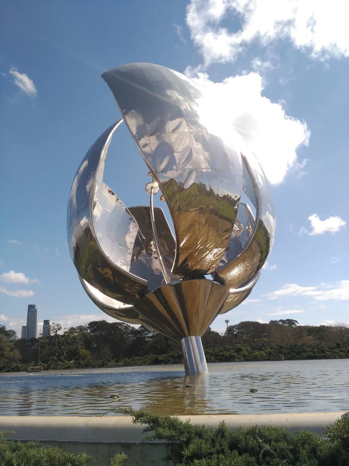 Floralis Generica